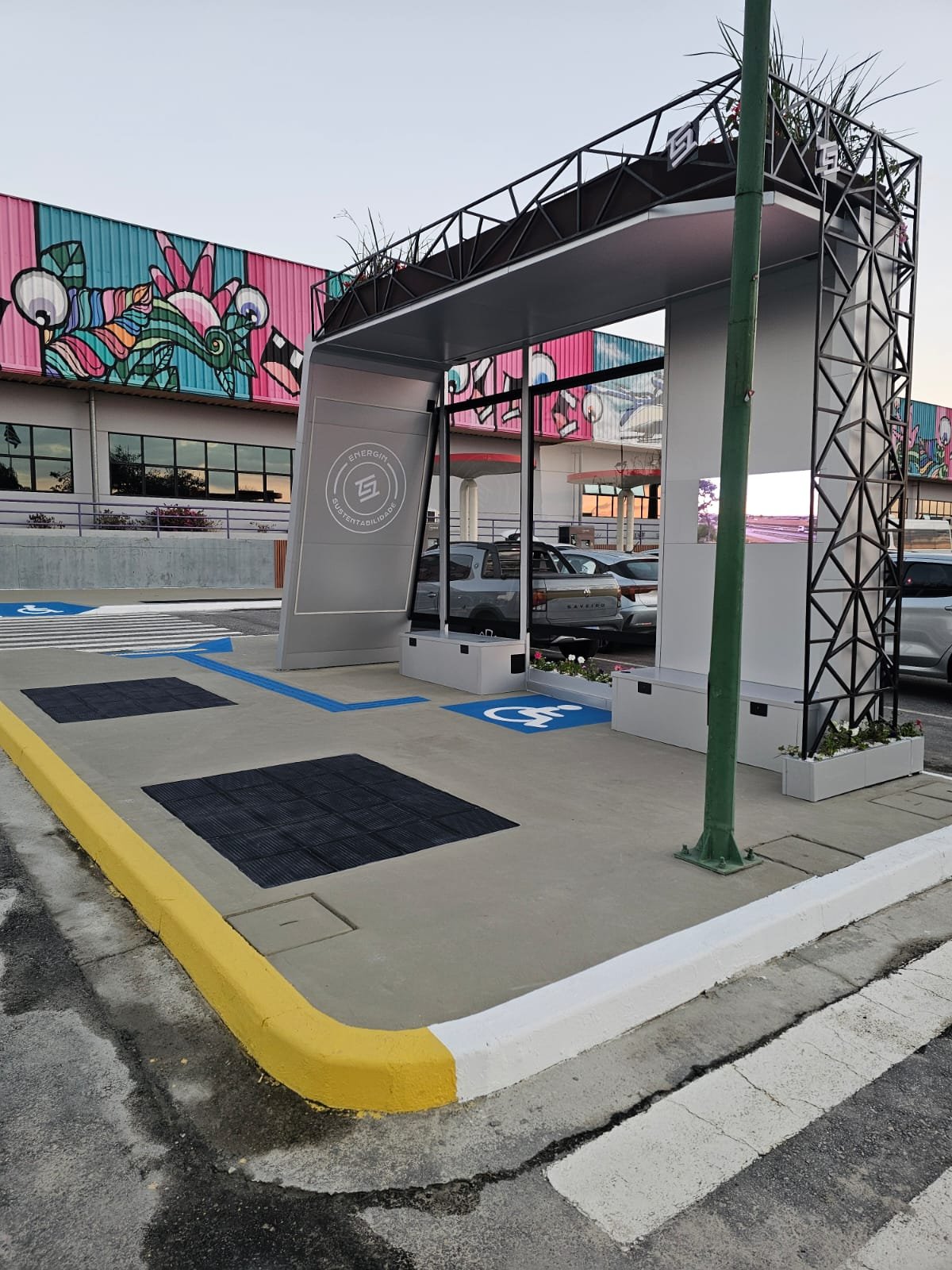 Ponto de Ônibus Pit — depois da reforma